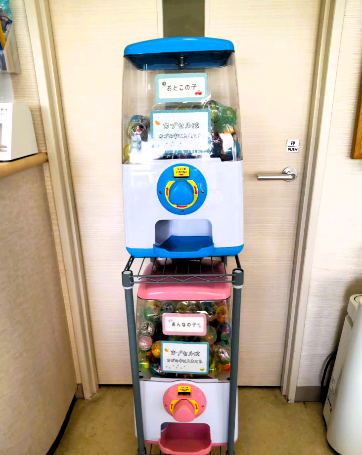 小児歯科矯正スマイル歯科クリニック院内待合室